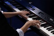 rd-300nx_hands_zoom_gal